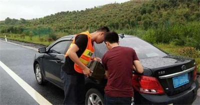  青塔道路救援告诉您汽车在路上没油该怎么办？